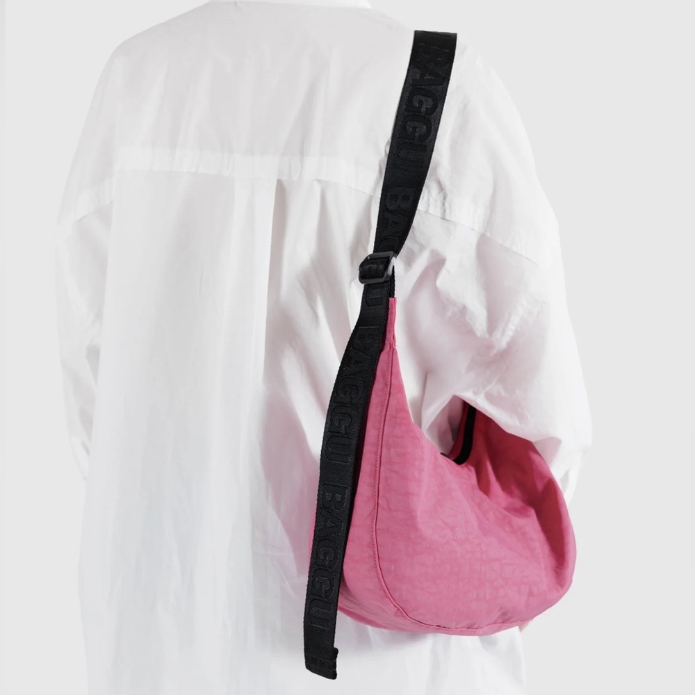 BAGGU Medium Nylon Crescent Bag Azalea Pink - Picture 2 of 6